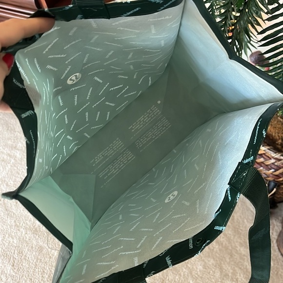 NWOT Lululemon Green Reusable Shopping Tote Shoulder Bag Lightweight - Picture 11 of 13